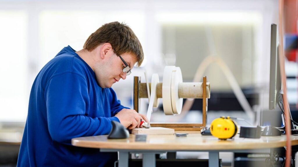 Mitarbeiter-Vom_WerkHUS_am_Arbeitsplatz